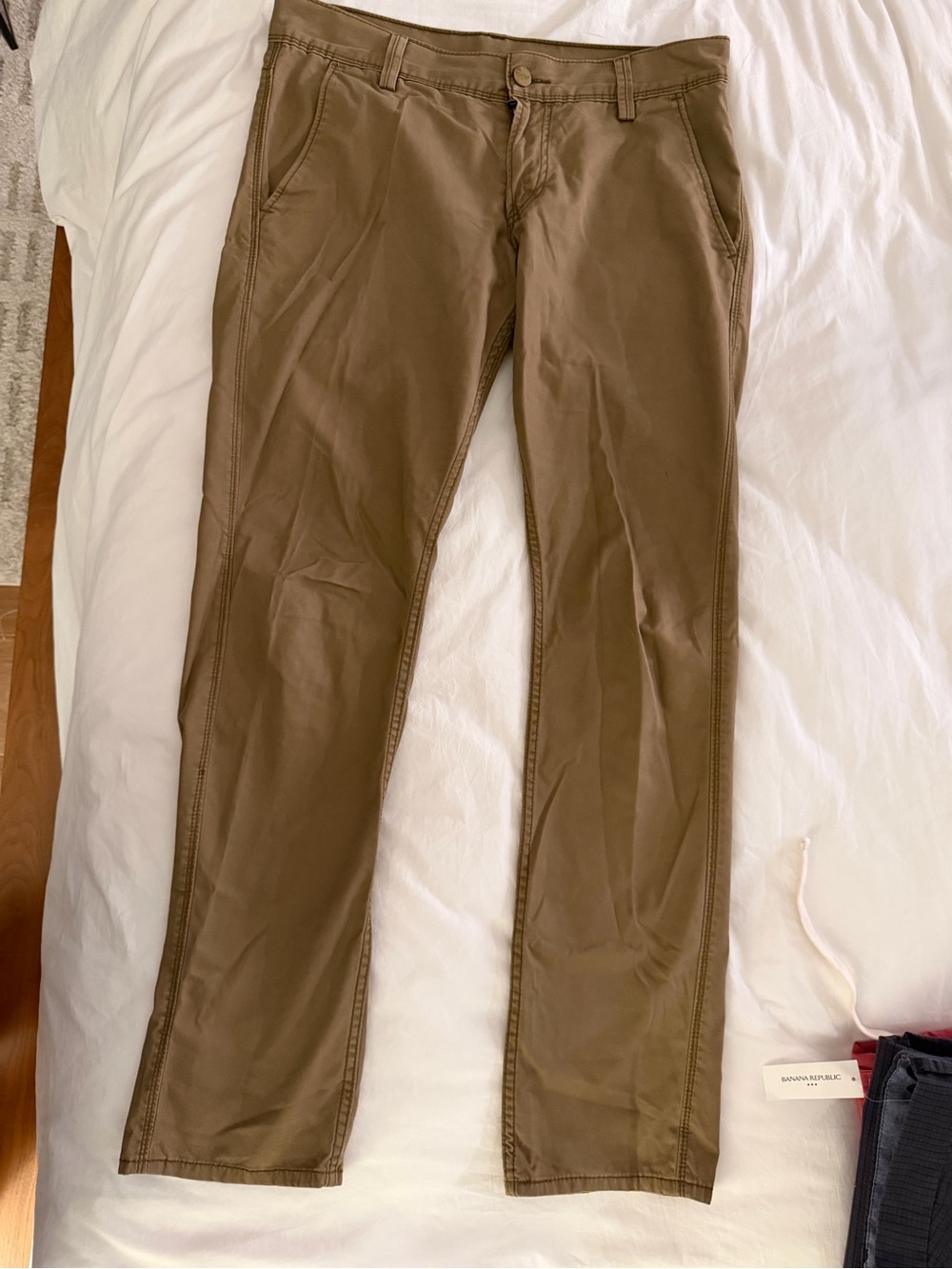 Levi’s 511 Men’s Slim Fit Khaki Twill Pants 33x32